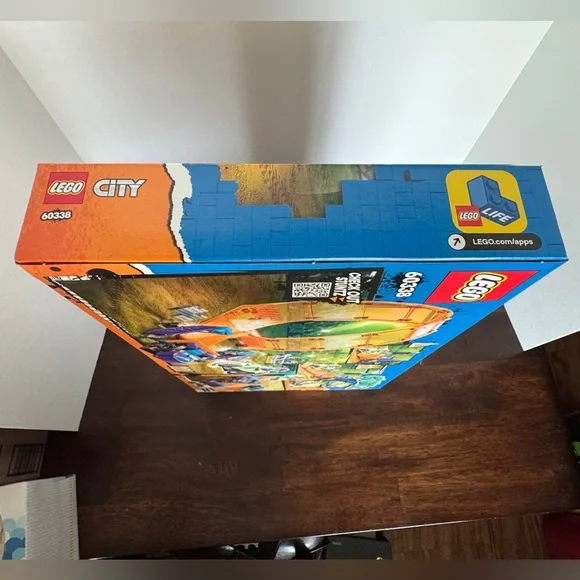 Lego City Orange and Purple Stunt Loop Playset - Picture 6 of 8